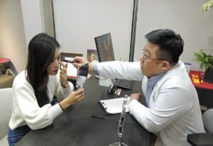 Yahoo奇摩新聞 – 複合式眼袋內開手術 眼袋淚溝黑眼圈一次改善