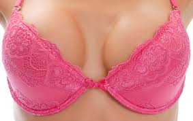 1.寬而不自然的乳溝