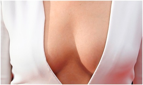 2.連通奶 (Symmastia)