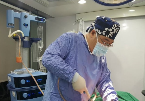 醫師手術照