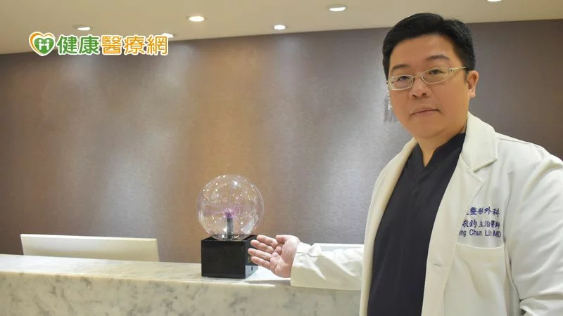 大腿縫「擠擠的」！大腿抽脂讓貼身褲怎麼穿都「型」