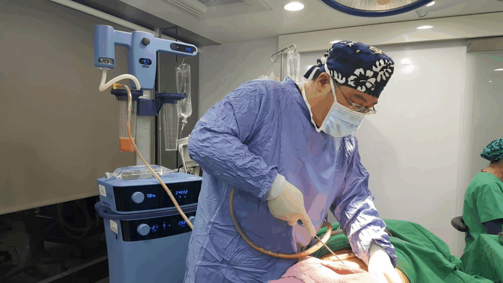 林敬鈞醫師進行威塑抽脂手術